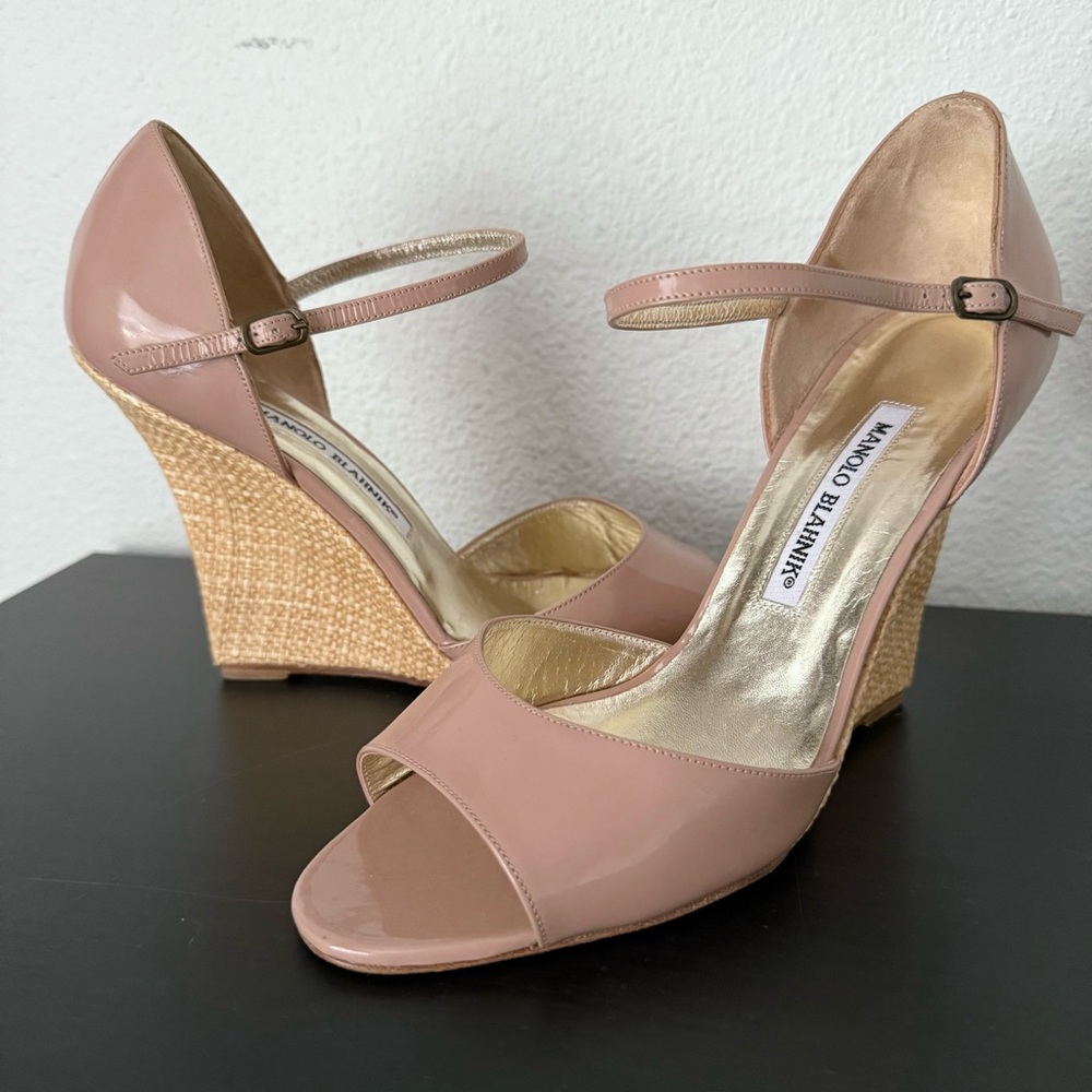 Manolo Blahnik Weldina Wedges Sandals Mary Jane Biege Patent Leather